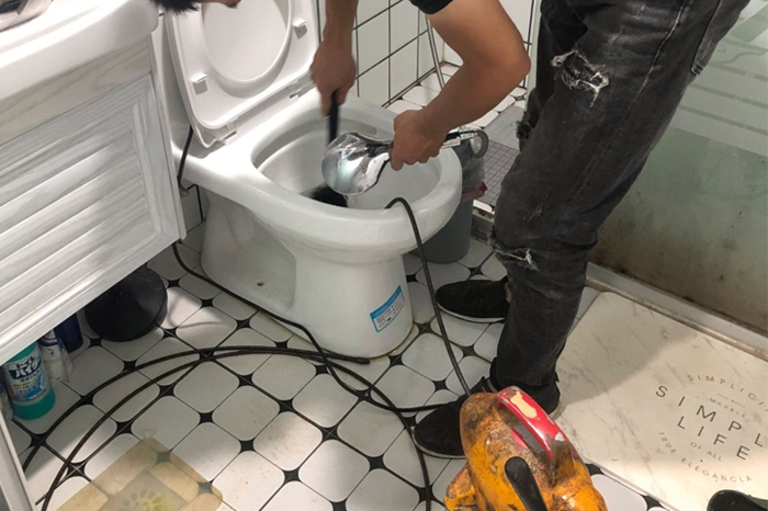 大祥马桶堵塞自己疏通还是找师傅？专业上门服务让你省时更省心